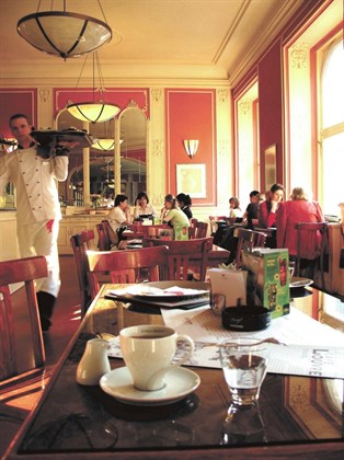 Café Louvre